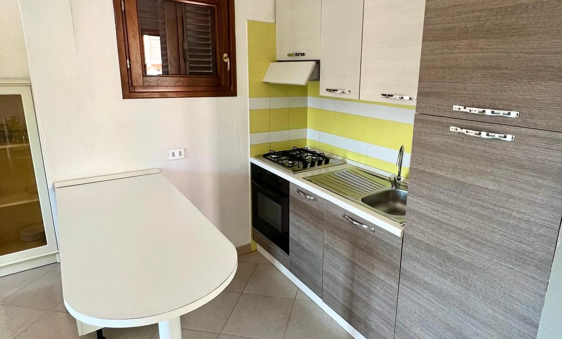 Iss Travel, Gli Asfodeli - Large Apartments With Private Terrace San Teodoro  Italia