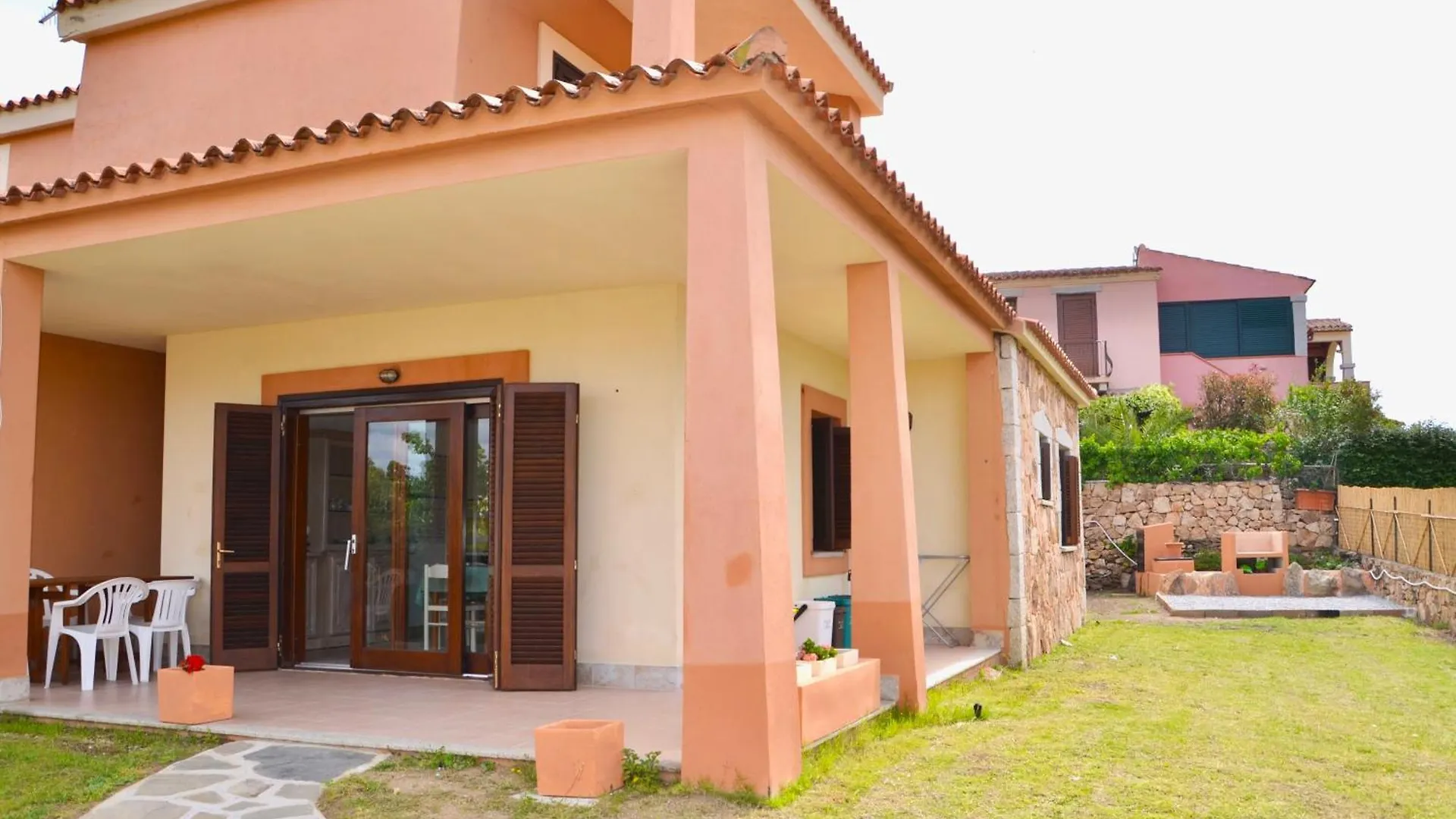 Iss Travel, Gli Asfodeli - Large Apartments With Private Terrace San Teodoro  Italy