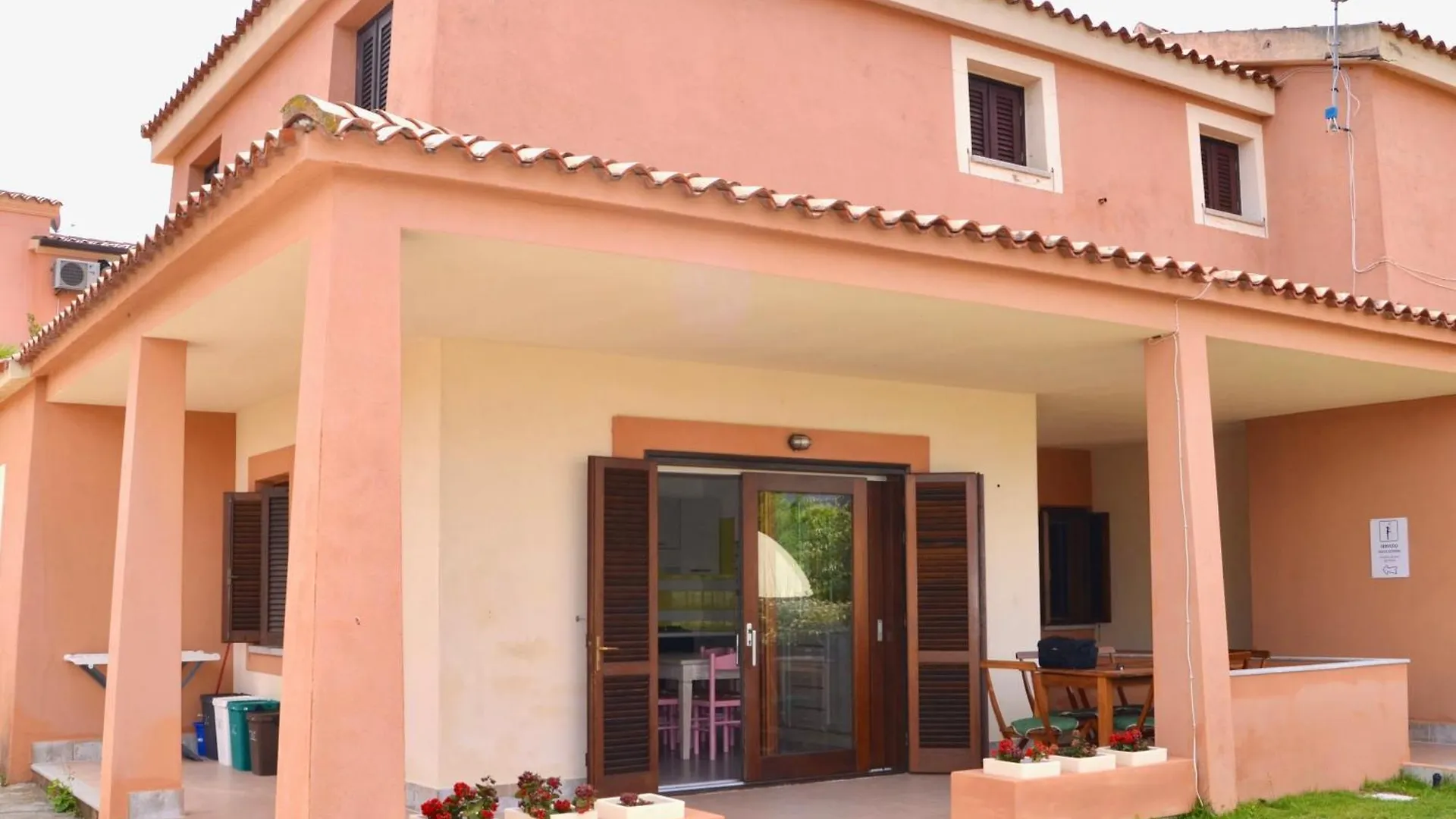 Iss Travel, Gli Asfodeli - Large Apartments With Private Terrace San Teodoro  Italia